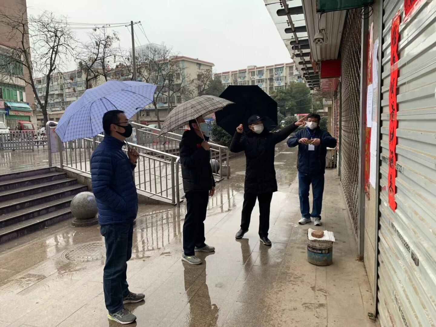 區(qū)國資辦督查指導(dǎo)雙崗菜場疫情防控工作.jpg 區(qū)國資辦督查指導(dǎo)雙崗菜場疫情防控工作.jpg